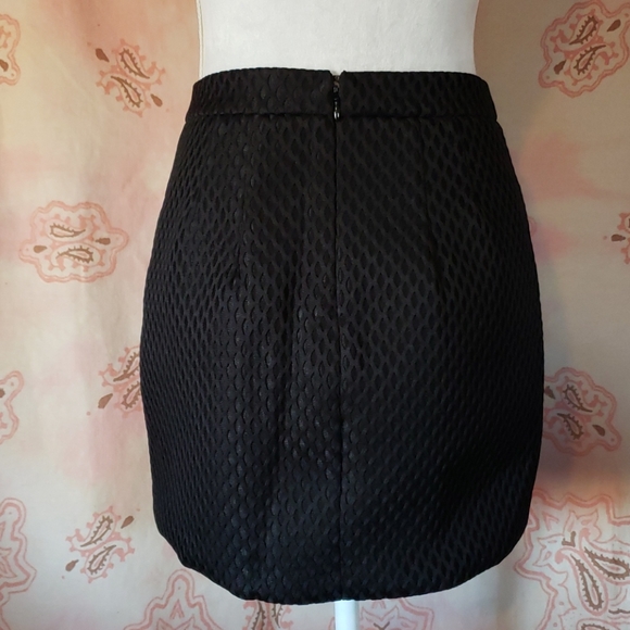 Express Black Miniskirt - Picture 2 of 7